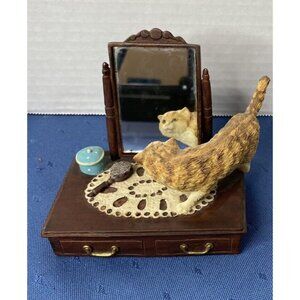 Border Fine Arts Decorative Figurine Cat with Mirror on Dresser 1980s